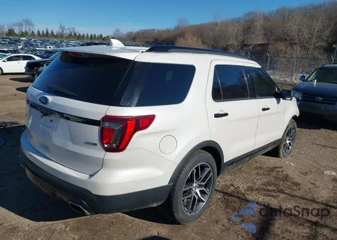 2016 Ford Explorer Sport z USA, uszkodzony, nr VIN 1FM5K8GT6GGB32157